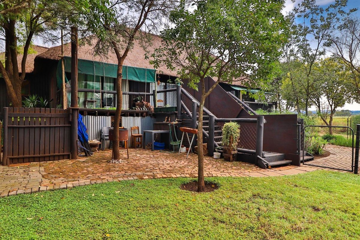 Farm For Sale in Mooiplaats, Centurion - Photo 2