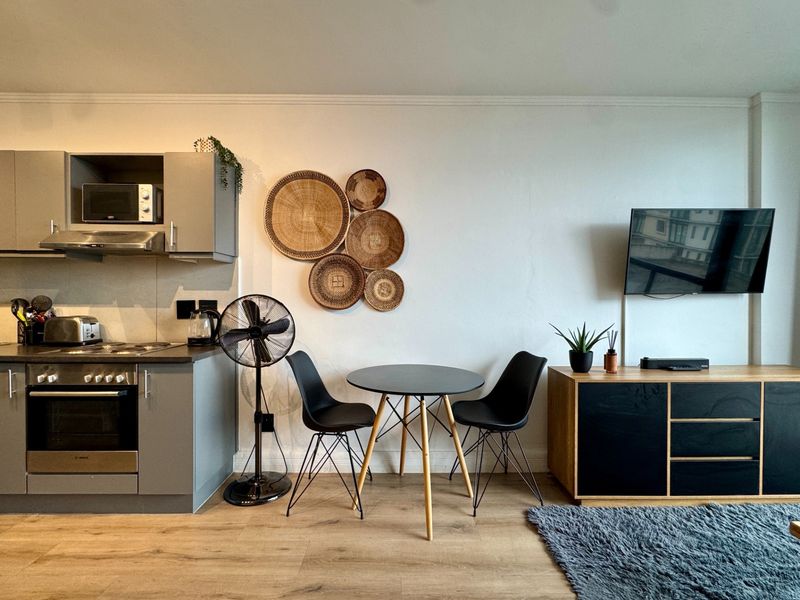 Unit 1202, Four Seasons, Zonnebloem, Cape Town. - Photo 4