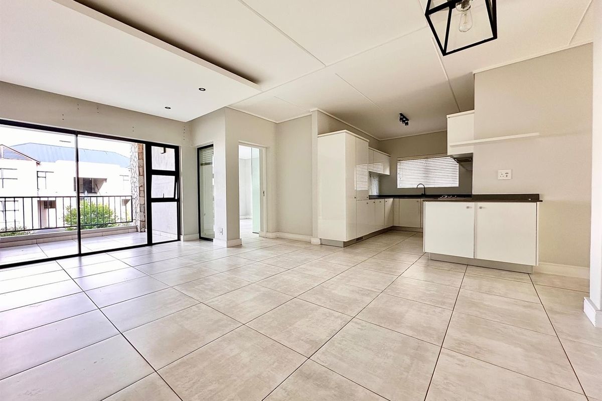 Sophisticated 3 Bed - 2 Bath First Floor Apartment with Balcony To Rent in The Polofields - Photo 4