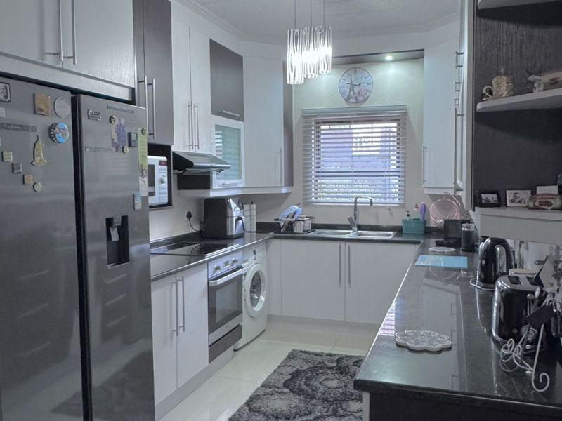 Immaculate 3 Bed Townhouse To Rent in Eden Glen - Photo 7