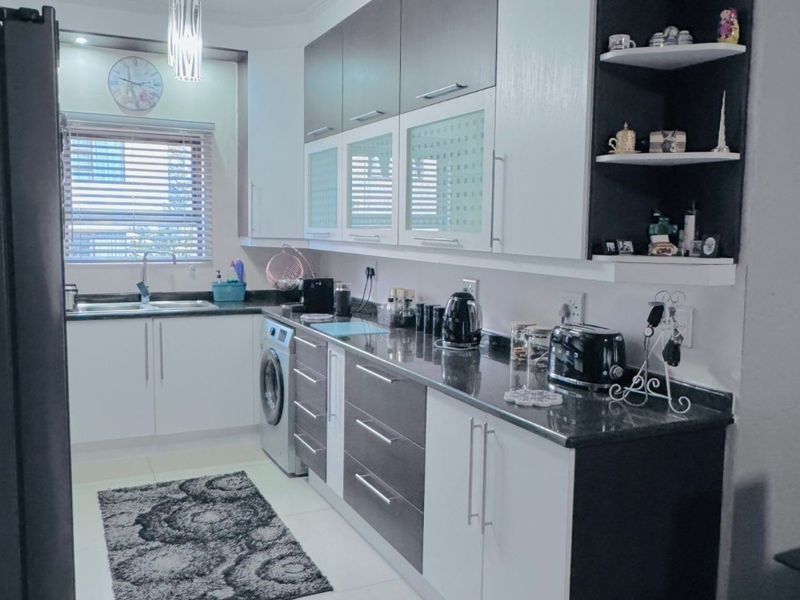 Immaculate 3 Bed Townhouse To Rent in Eden Glen - Photo 5