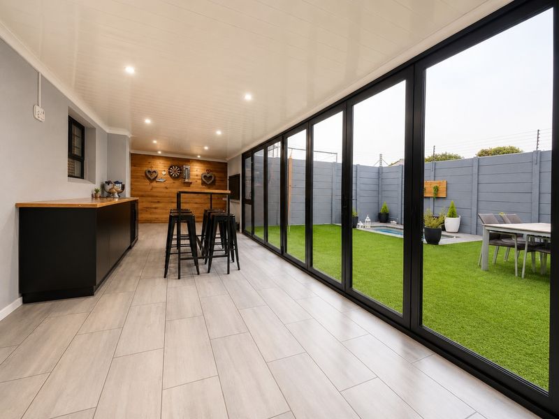 Ultra-modern, exceptionally secure 4-bedroom family home. - Photo 1