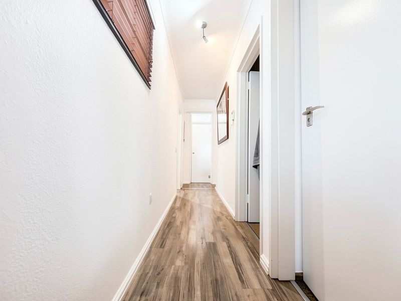 Ultra-modern, exceptionally secure 4-bedroom family home. - Photo 7