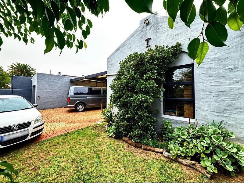 Ultra-modern, exceptionally secure 4-bedroom family home. - Photo 2