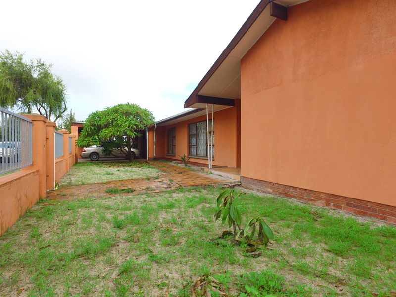 Great family home for sale in Sarepta, Kuilsriver - SOLD! - Photo 6