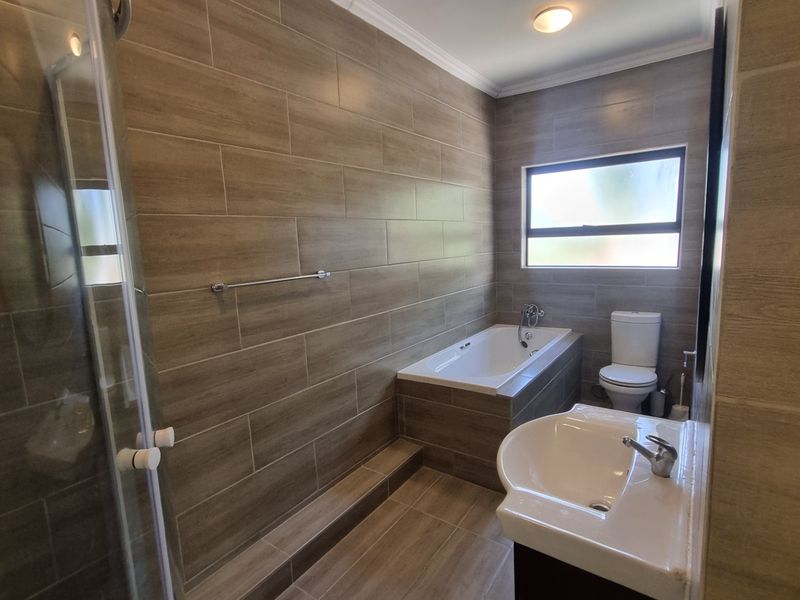 Three (3) bedroom House for Rental in Halfway Gardens Midrand - Photo 9