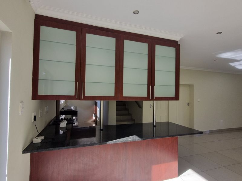 Three (3) bedroom House for Rental in Halfway Gardens Midrand - Photo 3