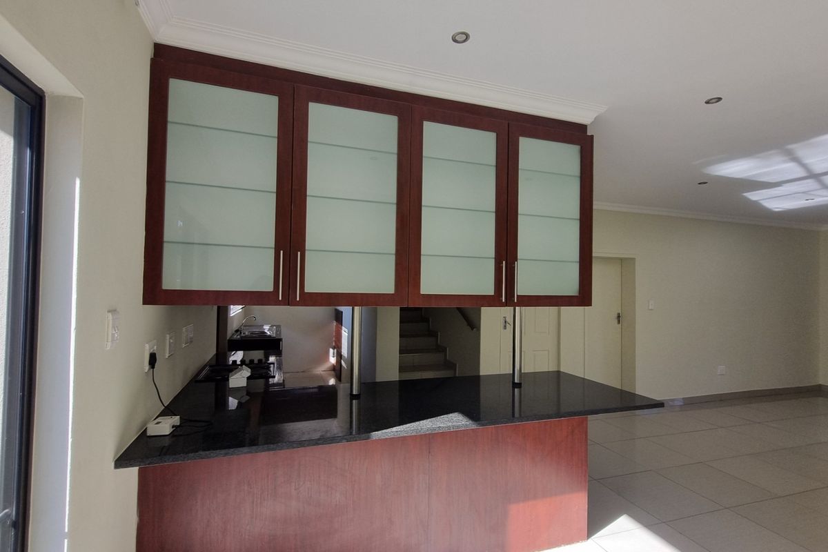 Three (3) bedroom House for Rental in Halfway Gardens Midrand - Photo 3
