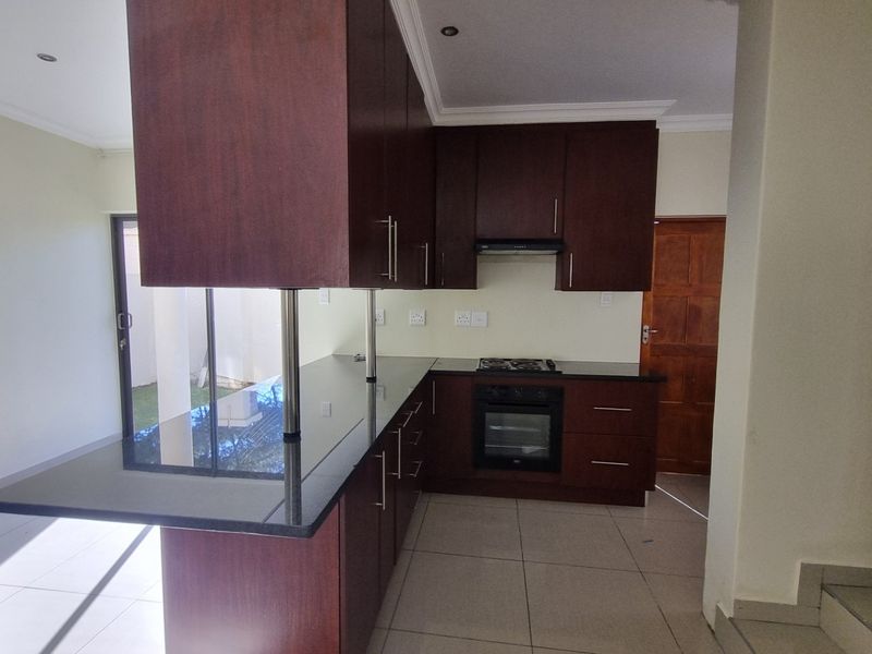 Three (3) bedroom House for Rental in Halfway Gardens Midrand - Photo 4