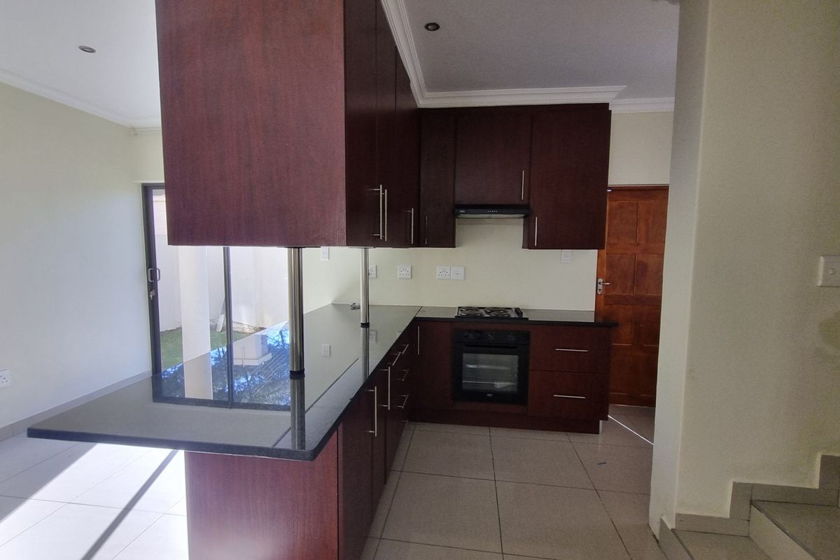 Three (3) bedroom House for Rental in Halfway Gardens Midrand - Photo 4