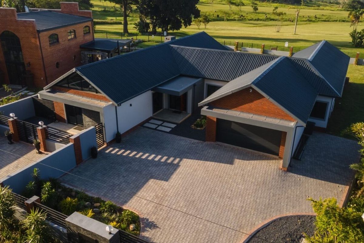 Luxury Off-Grid Living on the Golf Course - Photo 2