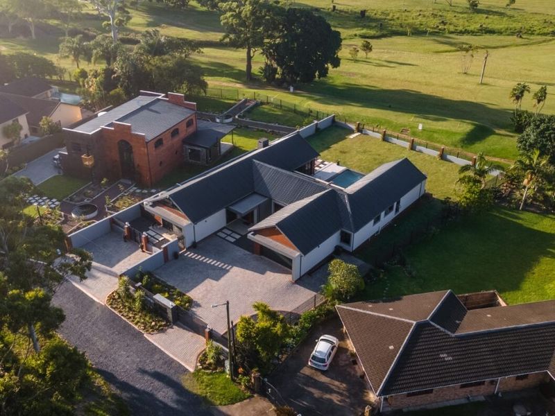 Luxury Off-Grid Living on the Golf Course - Photo 3
