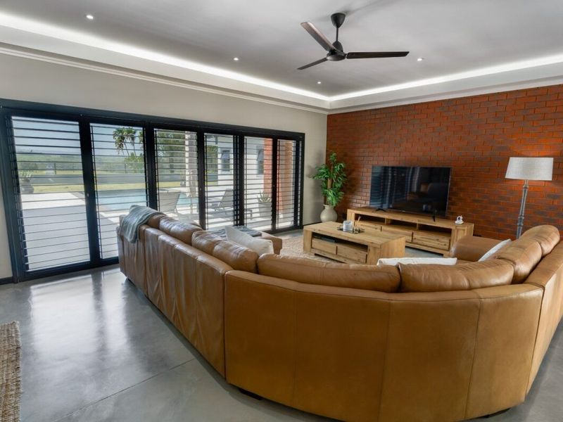 Luxury Off-Grid Living on the Golf Course - Photo 9