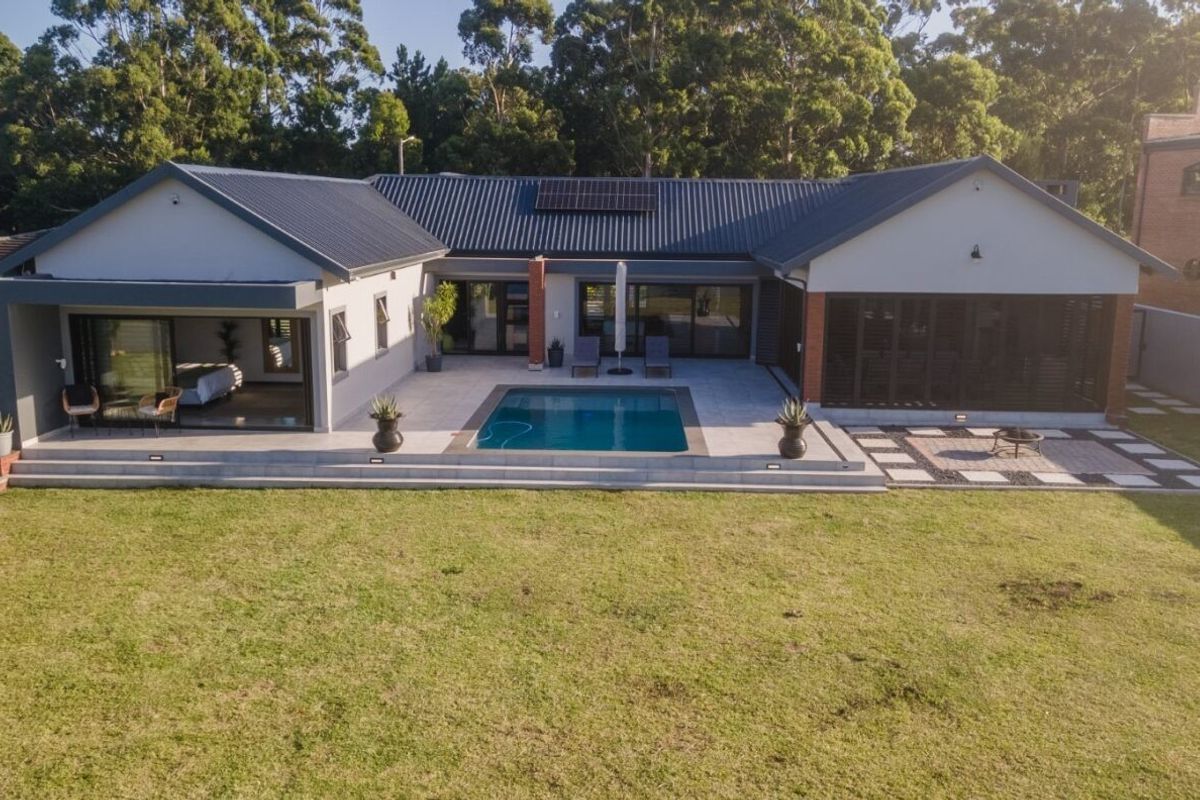 Luxury Off-Grid Living on the Golf Course - Photo 4