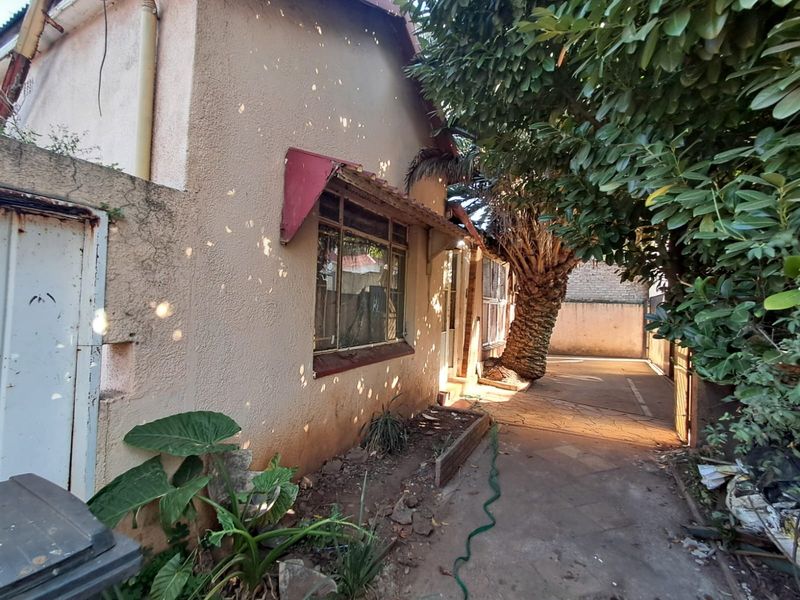 House For Sale in Judiths Paarl, Johannesburg - Photo 2