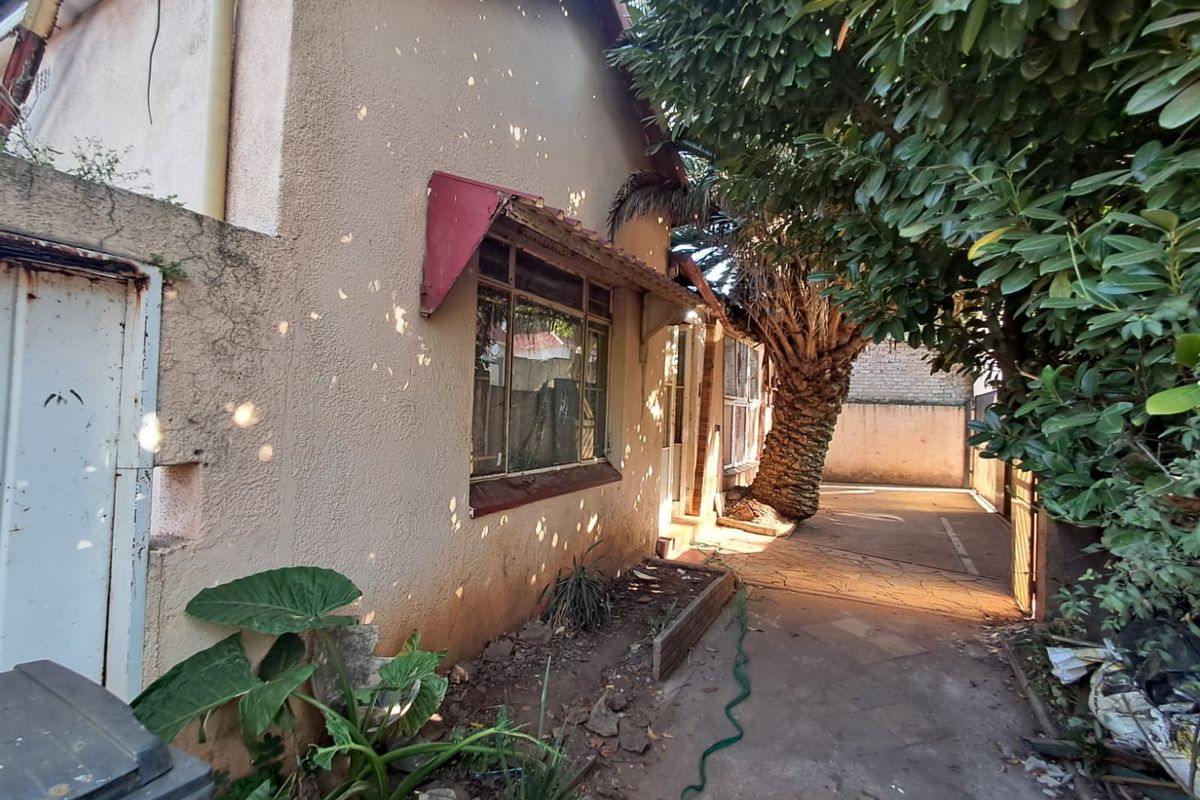 House For Sale in Judiths Paarl, Johannesburg - Photo 2