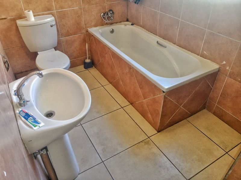 PROPERTY FOR SALE IN KAREEBERG ESTATE, HEATHERVIEW, AKASIA, SECURE ESTATE LIVING - Photo 7