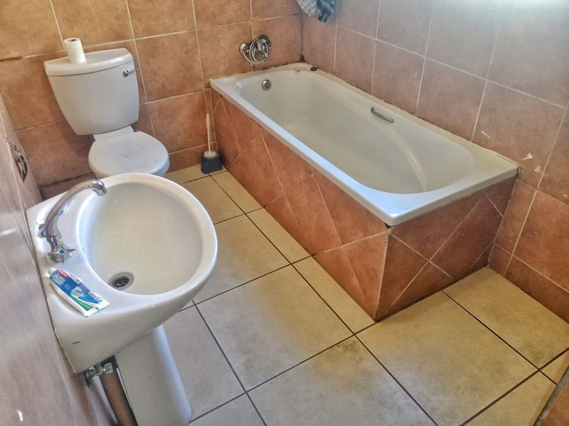 PROPERTY FOR SALE IN KAREEBERG ESTATE, HEATHERVIEW, AKASIA, SECURE ESTATE LIVING - Photo 6