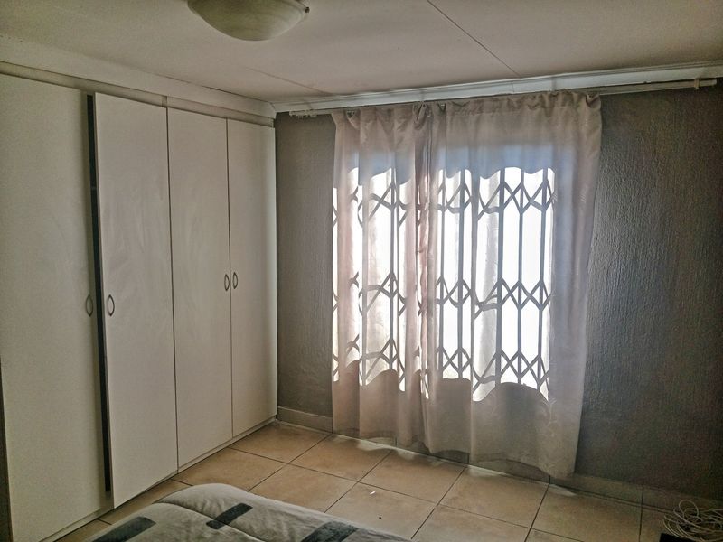 PROPERTY FOR SALE IN KAREEBERG ESTATE, HEATHERVIEW, AKASIA, SECURE ESTATE LIVING - Photo 4
