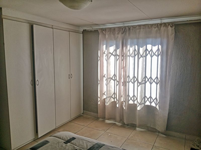 PROPERTY FOR SALE IN KAREEBERG ESTATE, HEATHERVIEW, AKASIA, SECURE ESTATE LIVING - Photo 5