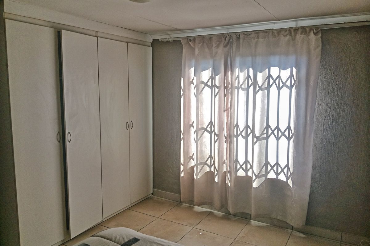 PROPERTY FOR SALE IN KAREEBERG ESTATE, HEATHERVIEW, AKASIA, SECURE ESTATE LIVING - Photo 5