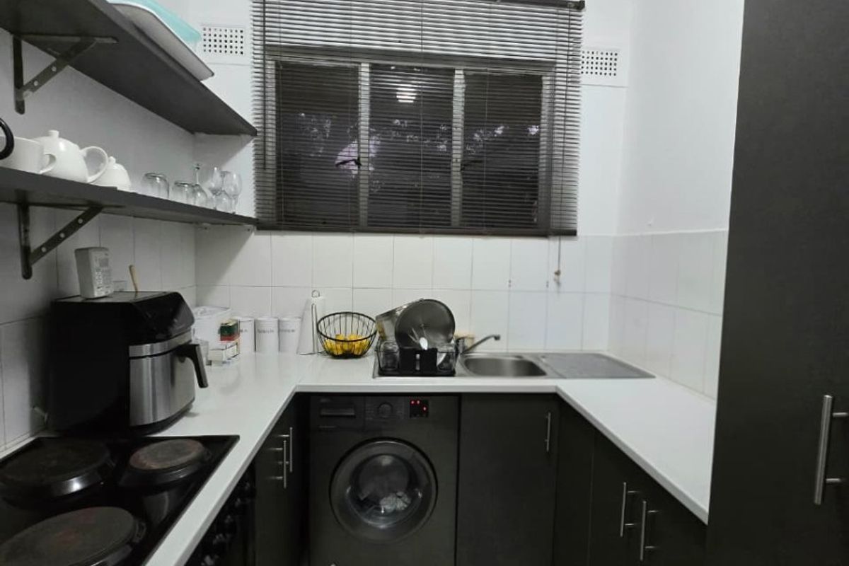 Apartment For Rent in Glenwood, Durban, KwaZulu Natal - Photo 4