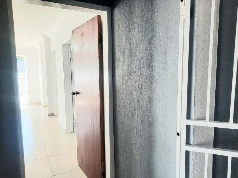 Apartment For Sale in Weltevreden Park, Roodepoort - Photo 1