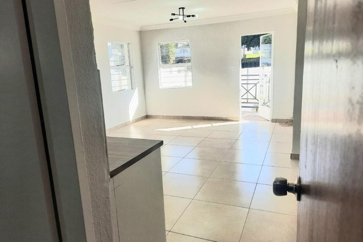 Apartment For Sale in Weltevreden Park, Roodepoort - Photo 2
