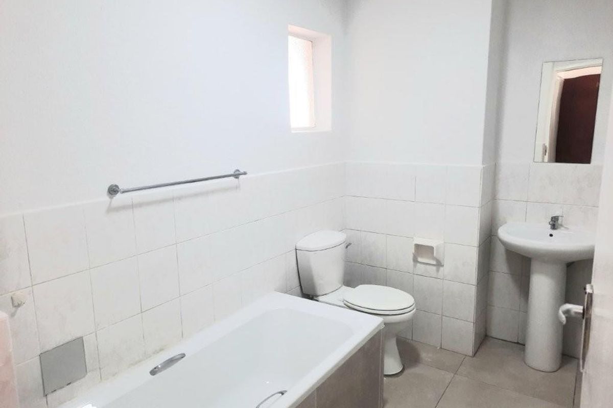 Apartment For Sale in Weltevreden Park, Roodepoort - Photo 4