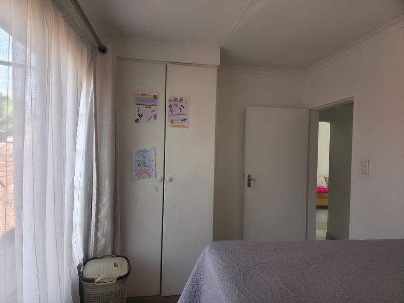 Newly renovated 2 Bed, 2 Bath Townhouse with Private Garden in Noordwyk - Photo 7