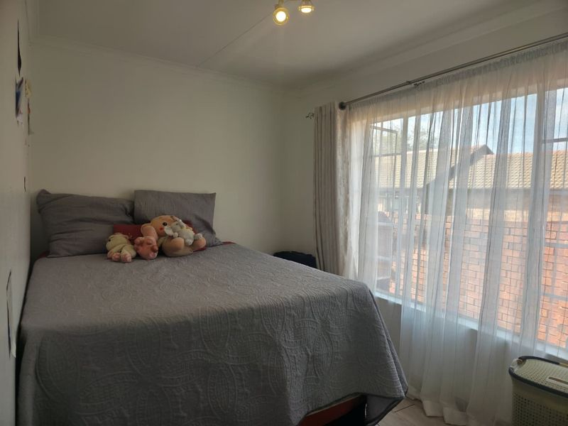 Newly renovated 2 Bed, 2 Bath Townhouse with Private Garden in Noordwyk - Photo 10