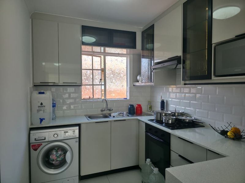 Renovated 2 Bed, 2 Bath Townhouse with Private Garden in Noordwyk - Photo 8