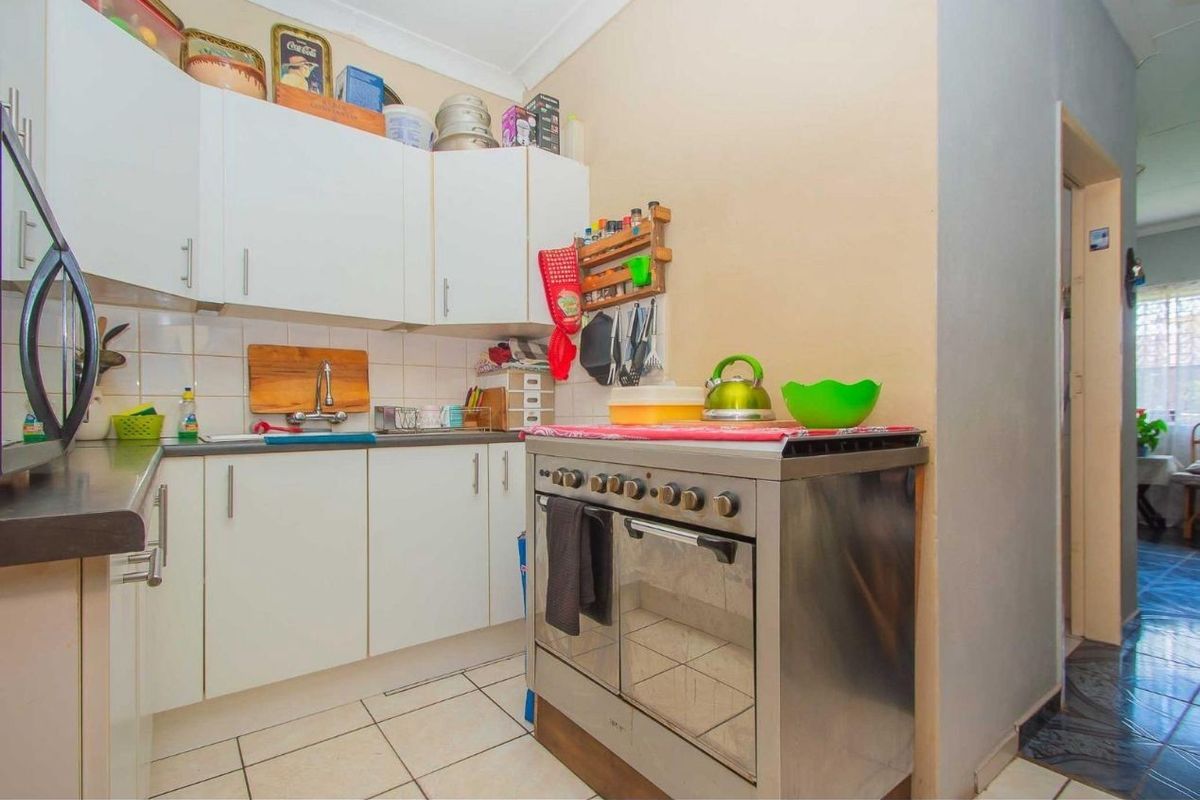 House To Rent in Lindhaven, Roodepoort - Photo 2