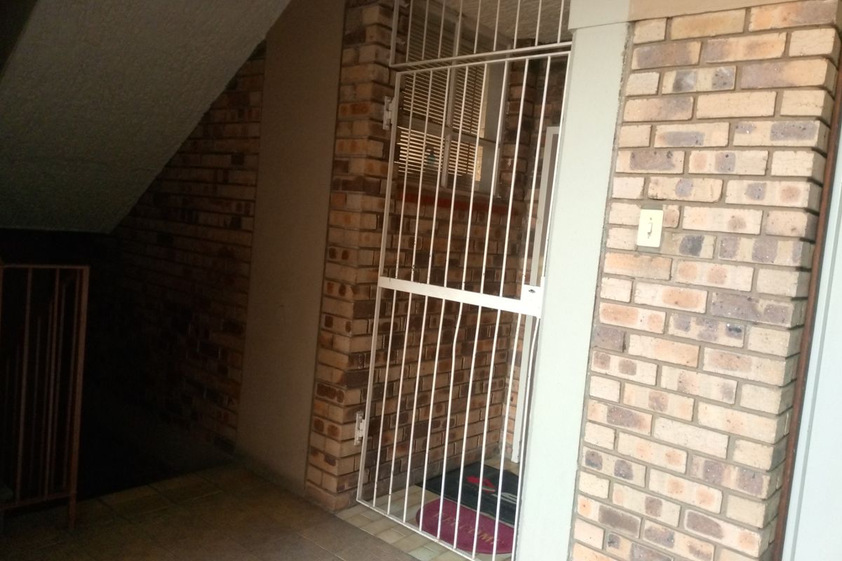 Apartment For Sale in Silverton, Pretoria - Photo 4
