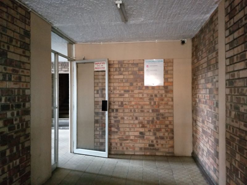 Apartment For Sale in Silverton, Pretoria - Photo 3