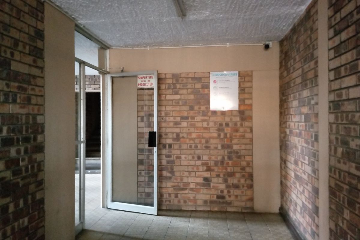 Apartment For Sale in Silverton, Pretoria - Photo 3