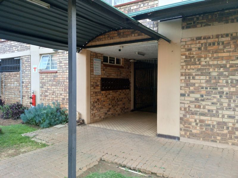 Apartment For Sale in Silverton, Pretoria - Photo 2