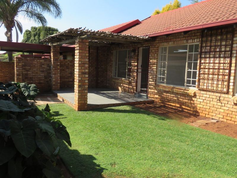 Complex For Sale in Wierdaglen Estate Centurion Gauteng - Photo 1
