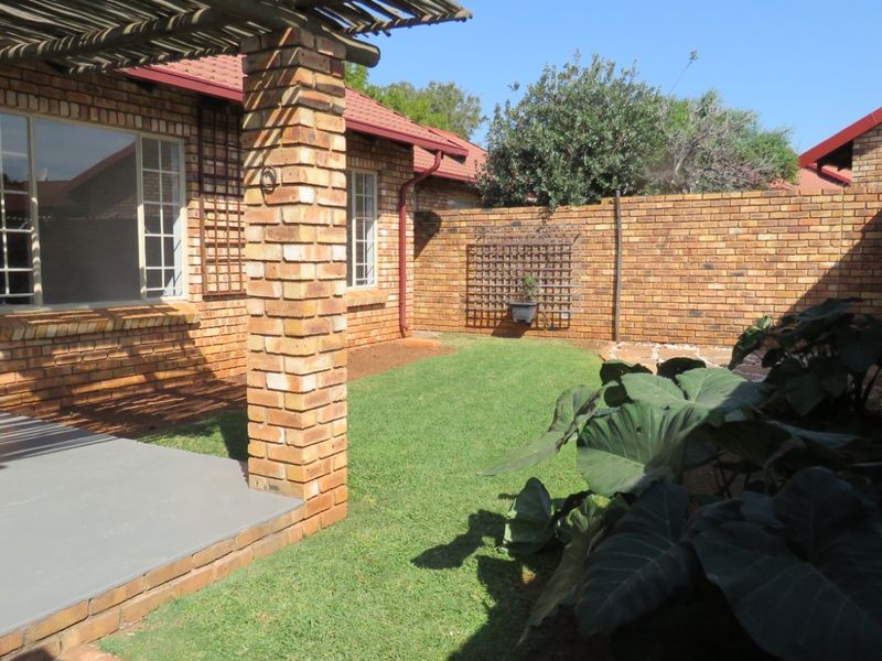 Complex For Sale in Wierdaglen Estate Centurion Gauteng - Photo 4