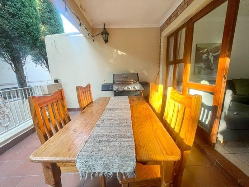 Spacious 2 bed 2 bath apartment - Photo 6