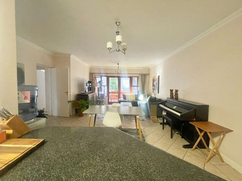 Spacious 2 bed 2 bath apartment - Photo 2