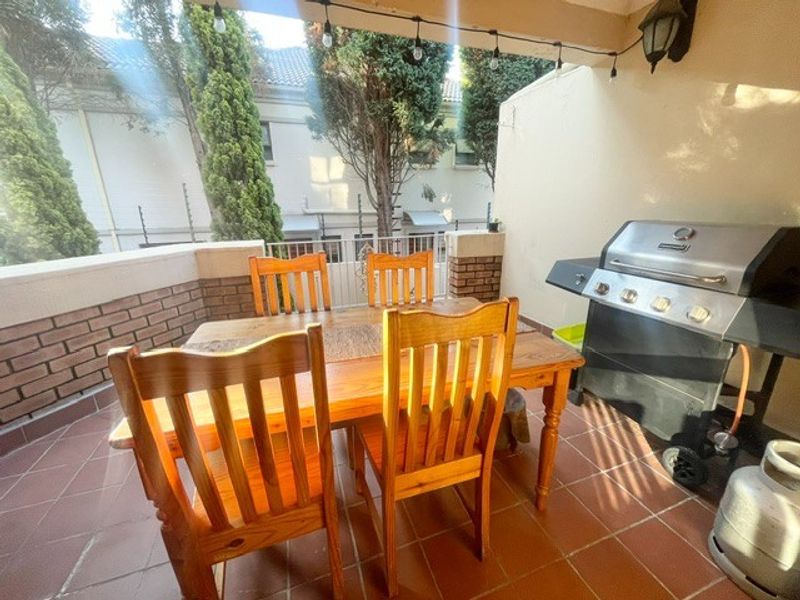 Spacious 2 bed 2 bath apartment - Photo 5