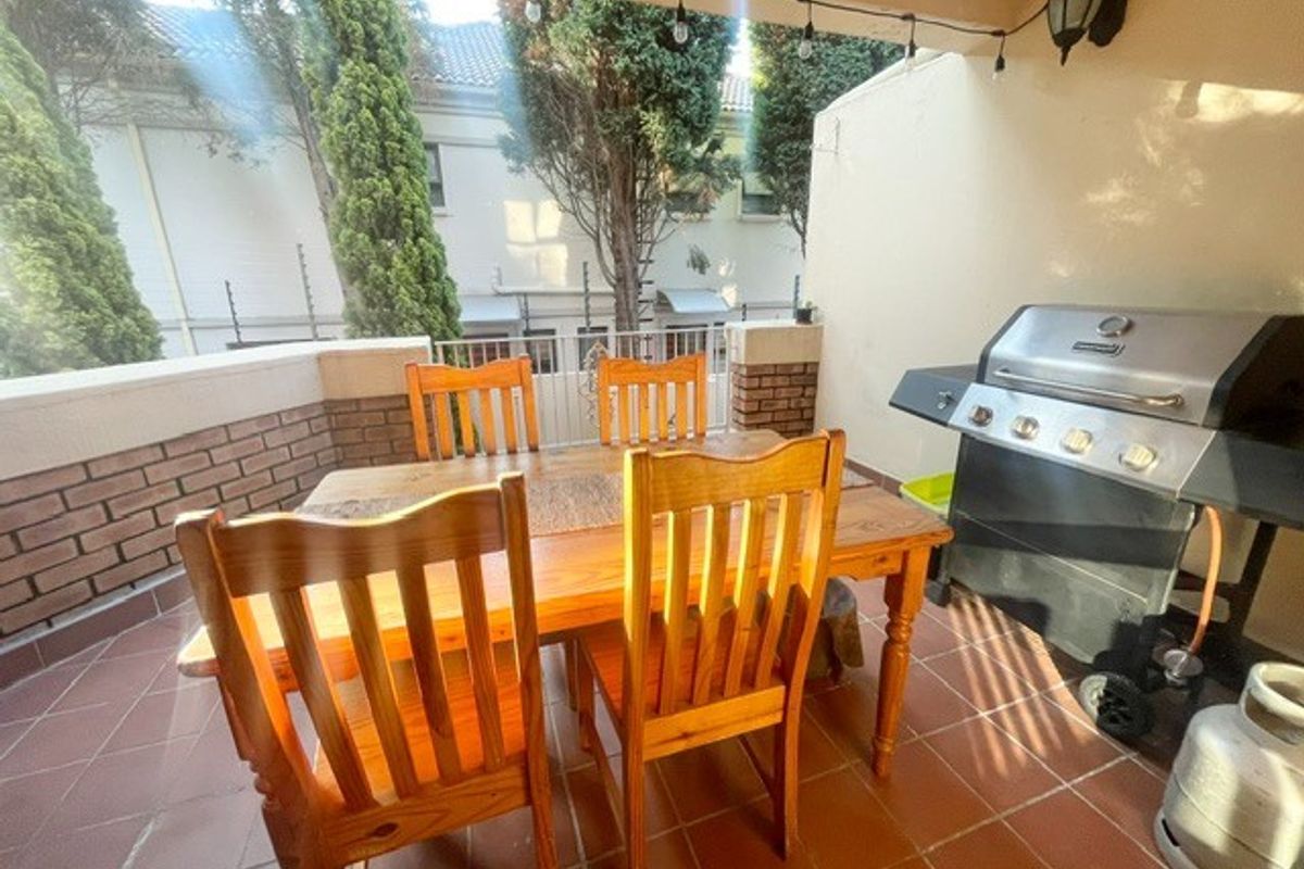 Spacious 2 bed 2 bath apartment - Photo 5