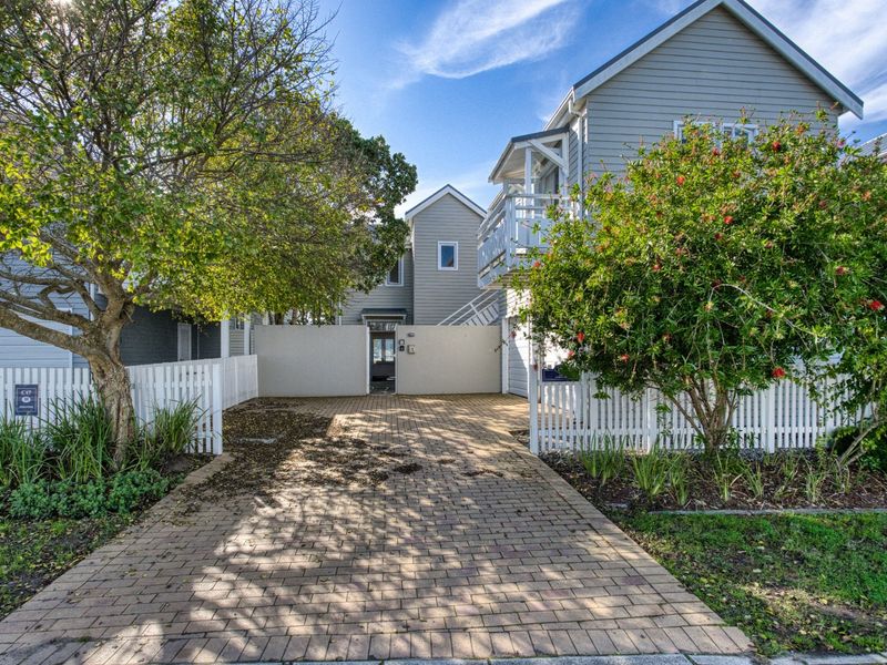 Thesen Islands Waterfront Gem with Private Boardwalk and Guest Flat - Photo 2