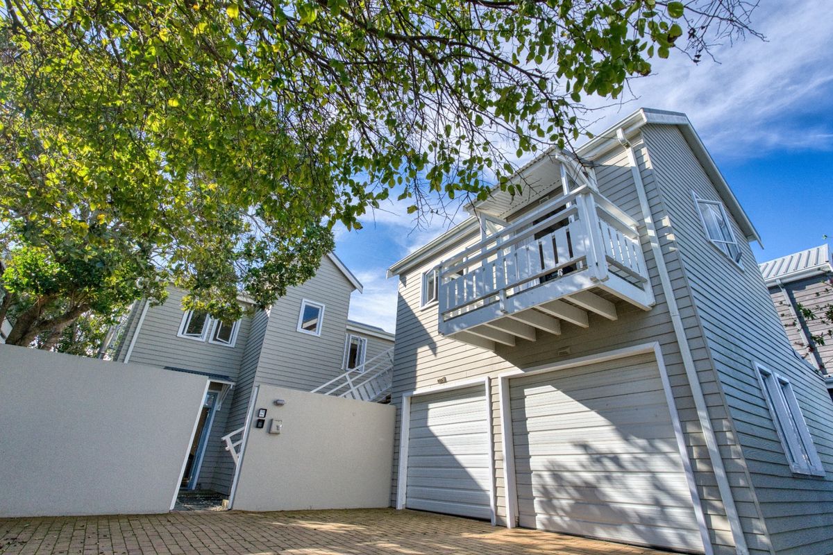Thesen Islands Waterfront Gem with Private Boardwalk and Guest Flat - Photo 4