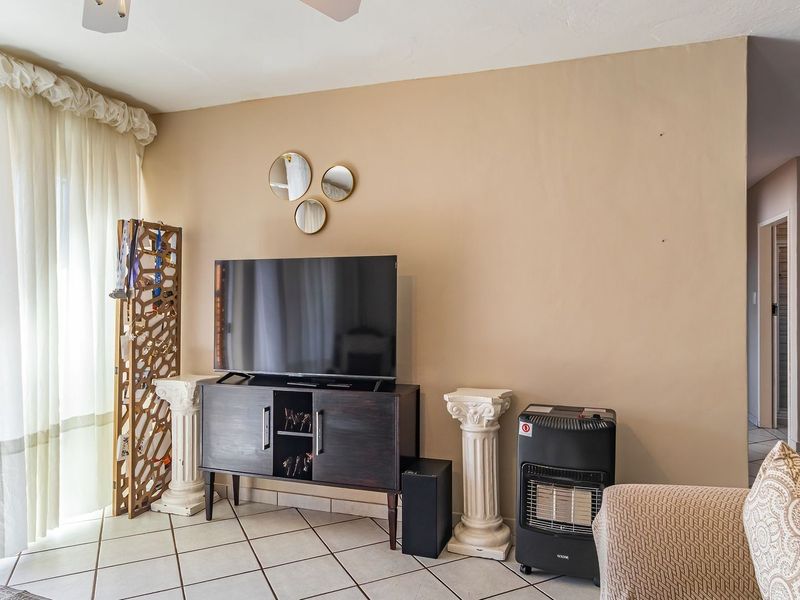 Townhouse For Sale in Amberfield, Centurion - Photo 6