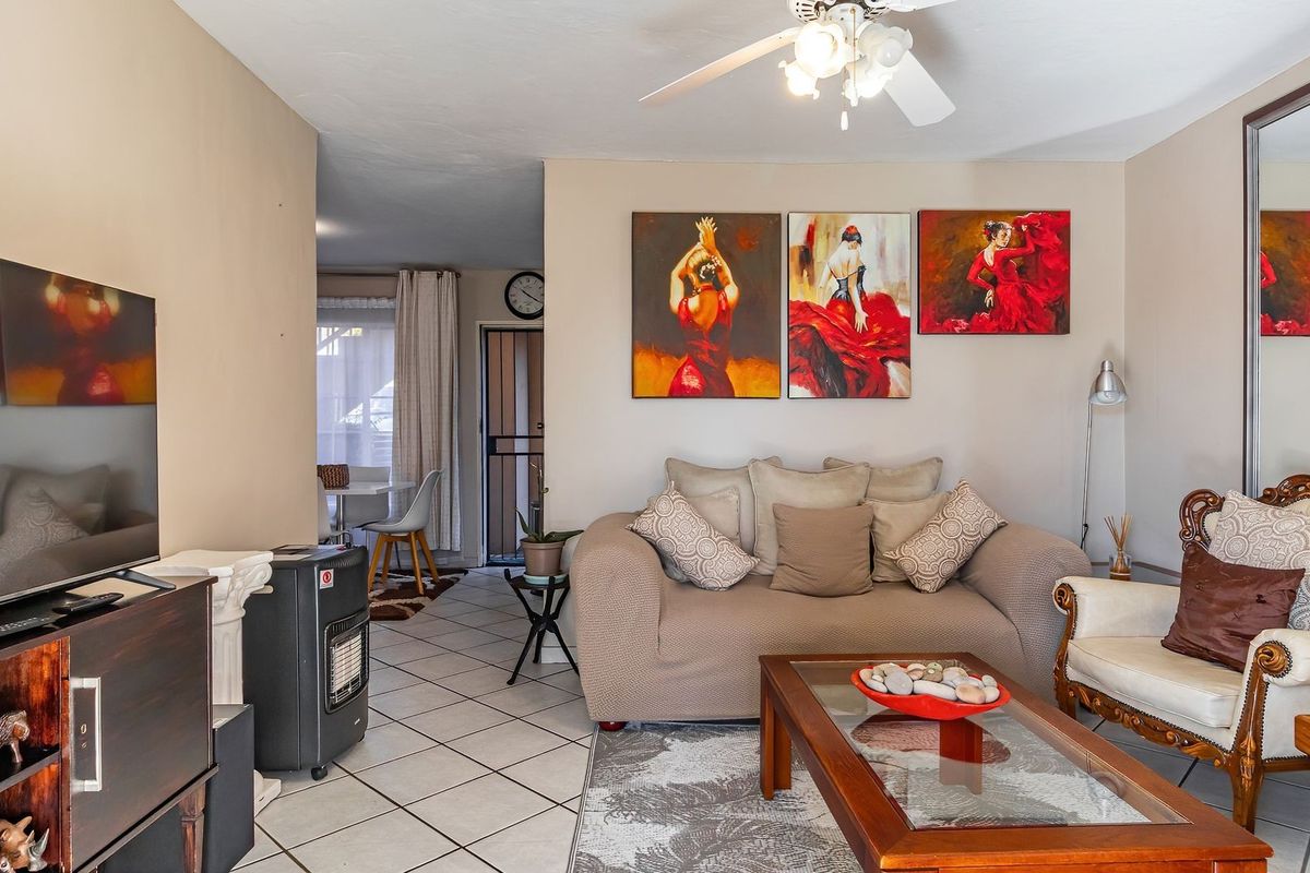 Townhouse For Sale in Amberfield, Centurion - Photo 4