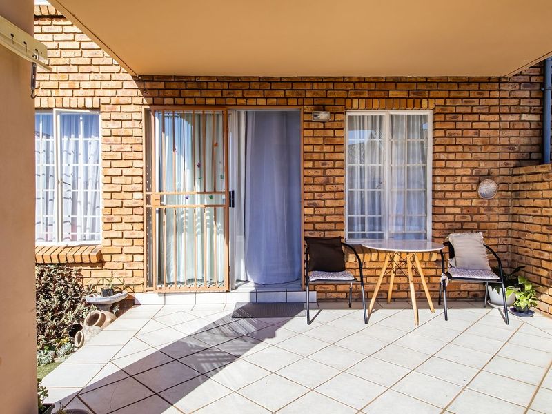 Townhouse For Sale in Amberfield, Centurion - Photo 3