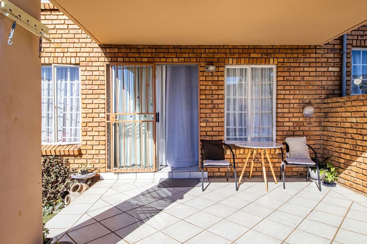 Townhouse For Sale in Amberfield, Centurion - Photo 3