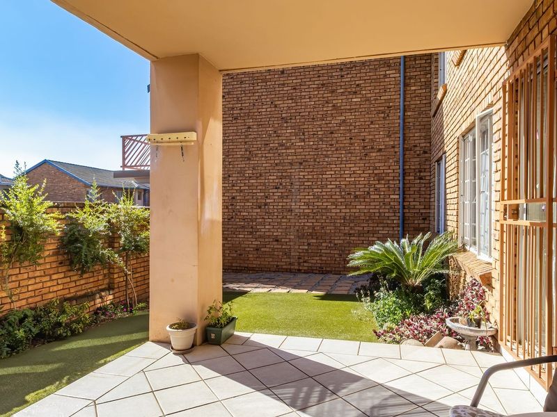 Townhouse For Sale in Amberfield, Centurion - Photo 2